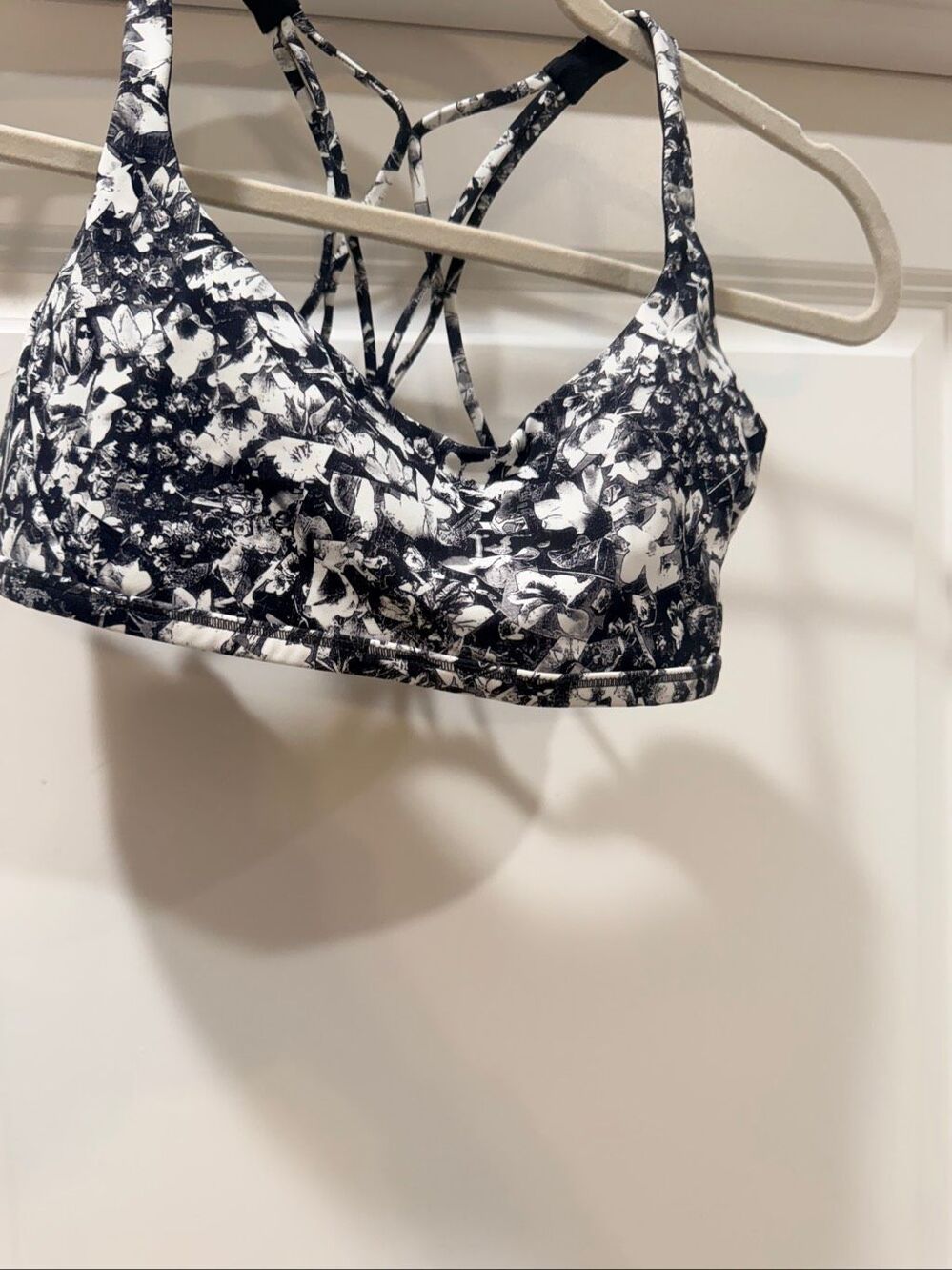 Lululemon Black White Floral Print Strappy Back Athletic Sports Bra Size 8